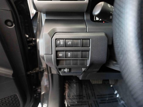 Used 2025 Toyota Tacoma SR AWD/4WD image 11
