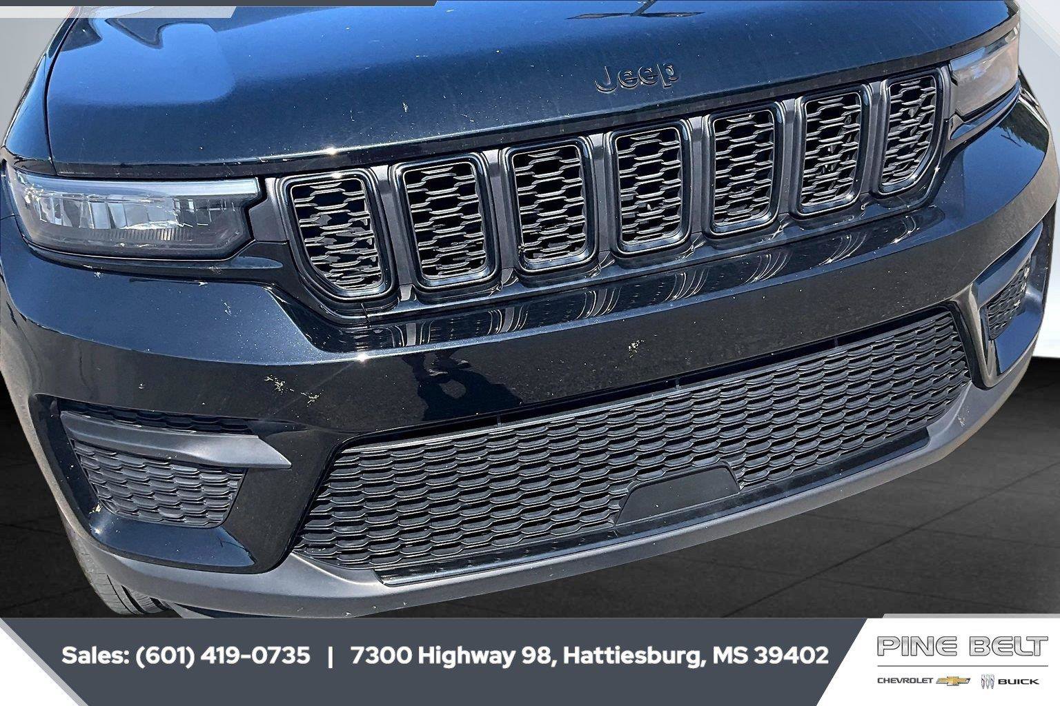 Used 2025 Jeep Grand Cherokee Altitude AWD/4WD image 22