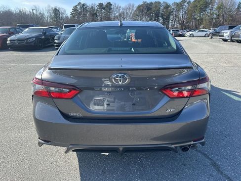 Used 2023 Toyota Camry SE image 4