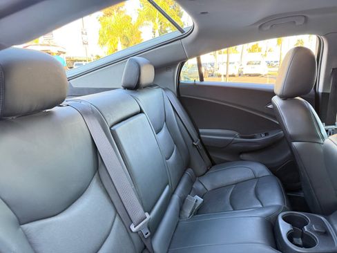 Used 2017 Chevrolet Volt LT w/ Comfort Package image 18