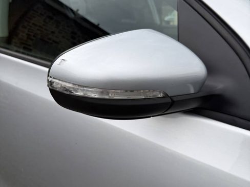 Used 2014 Volkswagen Golf 4-Door FWD image 12