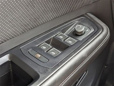 Used 2025 Volkswagen Atlas SE image 24