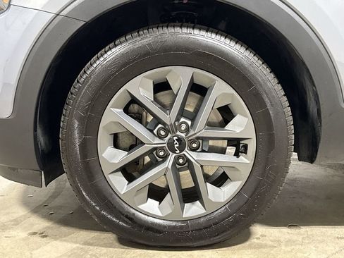 Used 2024 Kia Telluride LX AWD/4WD image 28