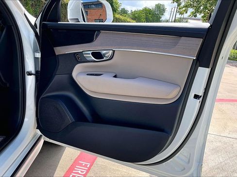 Used 2025 Volvo XC90 B5 Plus AWD/4WD image 25