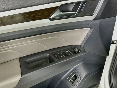 Used 2022 Volkswagen Atlas SE w/ Panoramic Sunroof Package FWD image 21