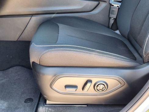 New 2026 Jeep Grand Cherokee Laredo image 17