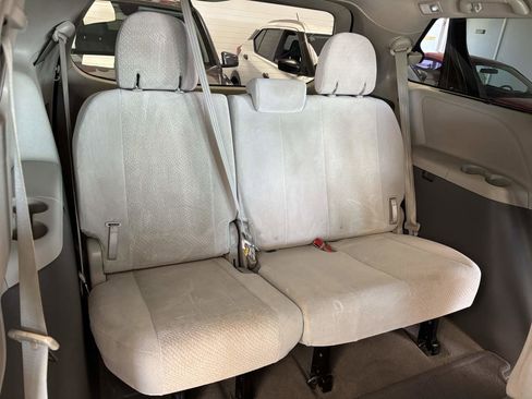 Used 2013 Toyota Sienna LE image 26
