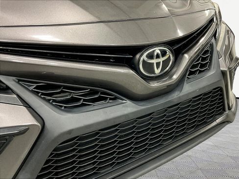 Used 2021 Toyota Camry SE FWD image 32