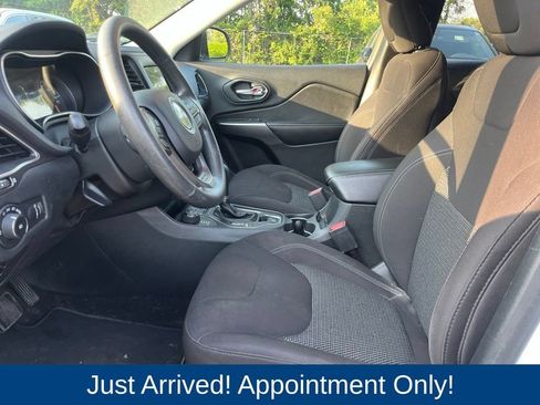Used 2019 Jeep Cherokee Latitude w/ Popular Appearance Group AWD/4WD image 10