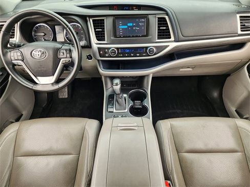 Used 2018 Toyota Highlander Limited image 10