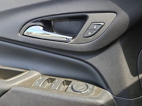 Used 2024 Chevrolet Equinox LT FWD image 19