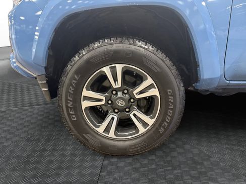 Used 2019 Toyota Tacoma TRD Sport image 16