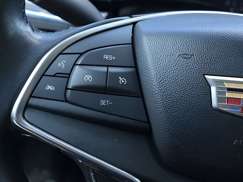 Used 2018 Cadillac XT5 Premium Luxury FWD image 22