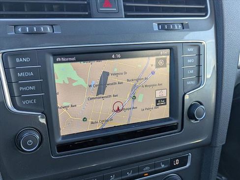 Used 2017 Volkswagen Golf SE image 14