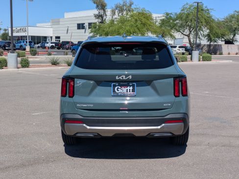 Used 2025 Kia Sorento EX AWD/4WD image 4