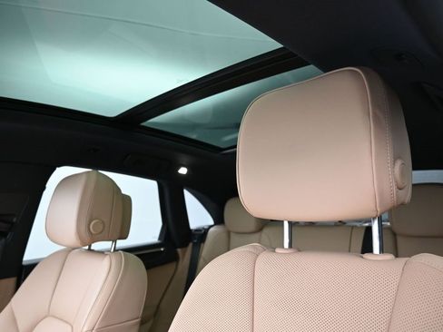 Used 2025 Porsche Macan image 6