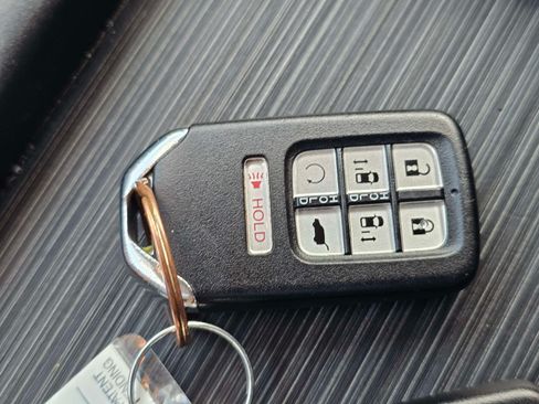 Used 2023 Honda Odyssey Touring image 32