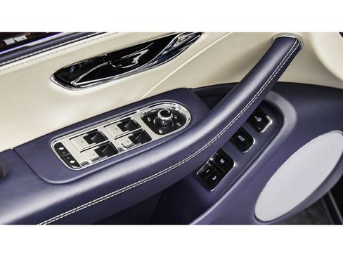Used 2024 Bentley Flying Spur Plug-In Hybrid image 46