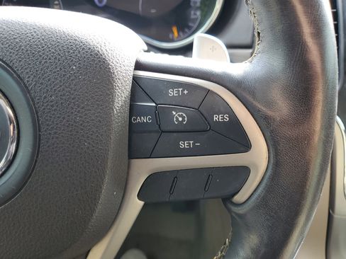 Used 2017 Jeep Grand Cherokee Overland image 30