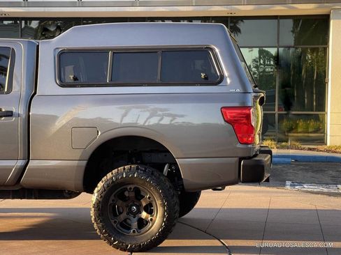 Used 2017 Nissan Titan S image 12