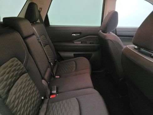 Used 2022 Nissan Pathfinder SV image 19