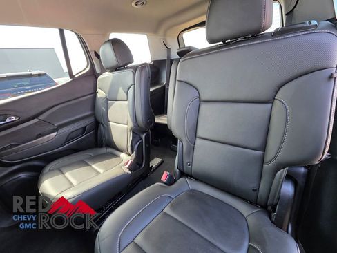 Used 2023 GMC Acadia SLT w/ Technology Package AWD/4WD image 16