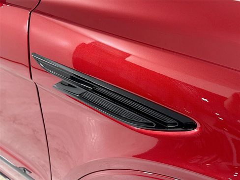 Used 2022 Bentley Bentayga image 38