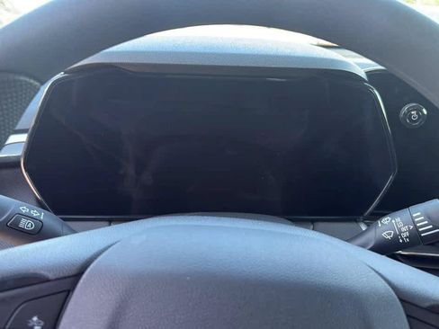 Used 2025 Chevrolet TrailBlazer LT AWD/4WD image 14