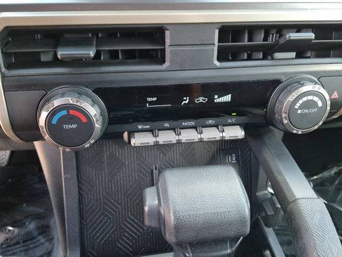 Certified 2025 Toyota Tacoma SR5 AWD/4WD image 17