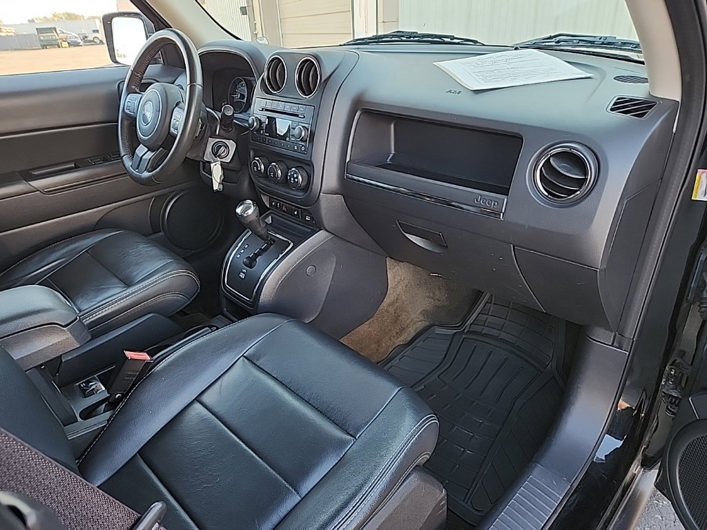 Used 2016 Jeep Patriot High Altitude AWD/4WD image 29