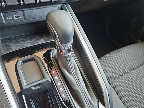 Used 2024 Chevrolet Colorado LT RWD image 12