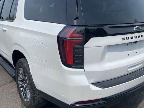 Used 2025 Chevrolet Suburban Z71 image 16