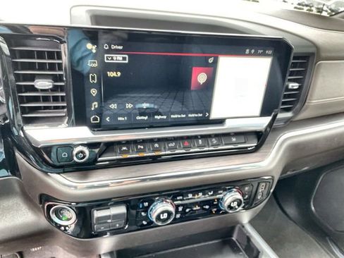 Used 2022 GMC Sierra 1500 SLT w/ SLT Premium Plus Package AWD/4WD image 21