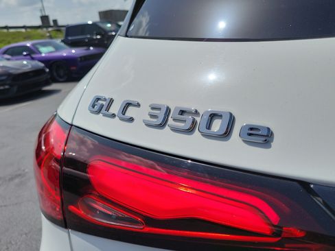 Used 2025 Mercedes-Benz GLC 350e 4MATIC image 10