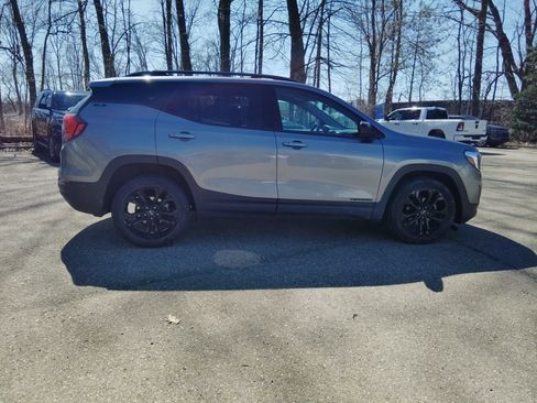 Used 2020 GMC Terrain SLE w/ Driver Convenience Package image 6