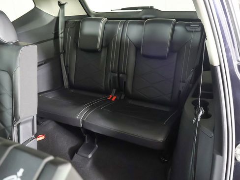 Used 2025 Volkswagen Atlas SE image 36