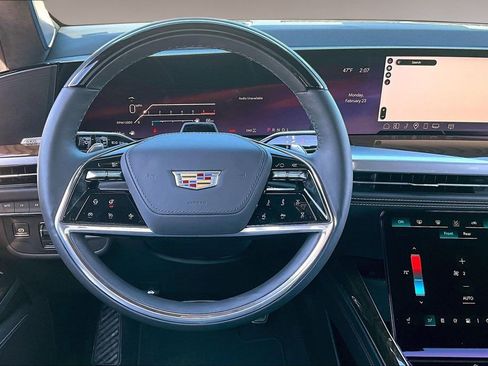 Used 2025 Cadillac Escalade Sport Platinum w/ LPO, ONYX Package image 5