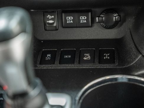 Used 2017 Toyota Highlander Plus w/ Protection Package #3 AWD/4WD image 31