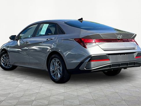 Used 2024 Hyundai Elantra SEL FWD image 4