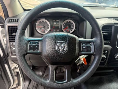 Used 2020 RAM 1500 Tradesman w/ Chrome Appearance Group RWD image 13