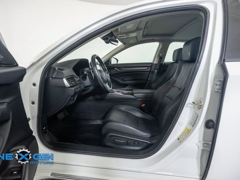 Used 2018 Honda Accord Touring image 11