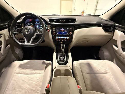 Used 2020 Nissan Rogue Sport SV FWD image 25