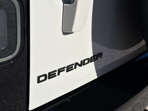 New 2026 Land Rover Defender 130 X-Dynamic SE image 11