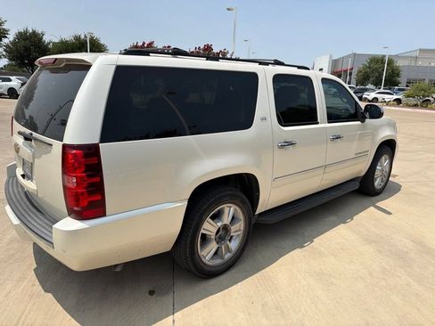 Used 2010 Chevrolet Suburban LTZ RWD image 12