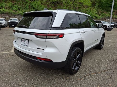 Certified 2023 Jeep Grand Cherokee Limited w/ Black Appearance Package AWD/4WD image 7