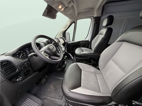 Used 2026 RAM ProMaster 2500 w/ Convenience Group FWD image 9