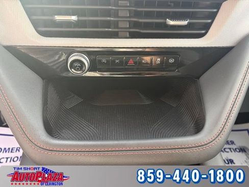 Used 2025 Ford Explorer Active AWD/4WD image 21