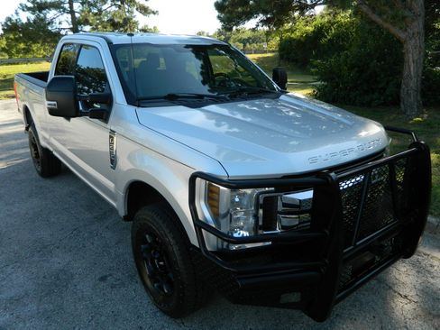 Used 2019 Ford F250 XLT w/ XLT Value Package AWD/4WD image 3