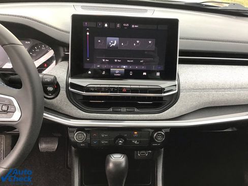 Used 2022 Jeep Compass Latitude image 39