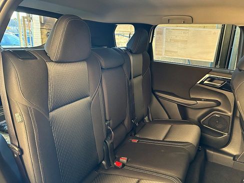 New 2026 Mitsubishi Outlander SE image 28